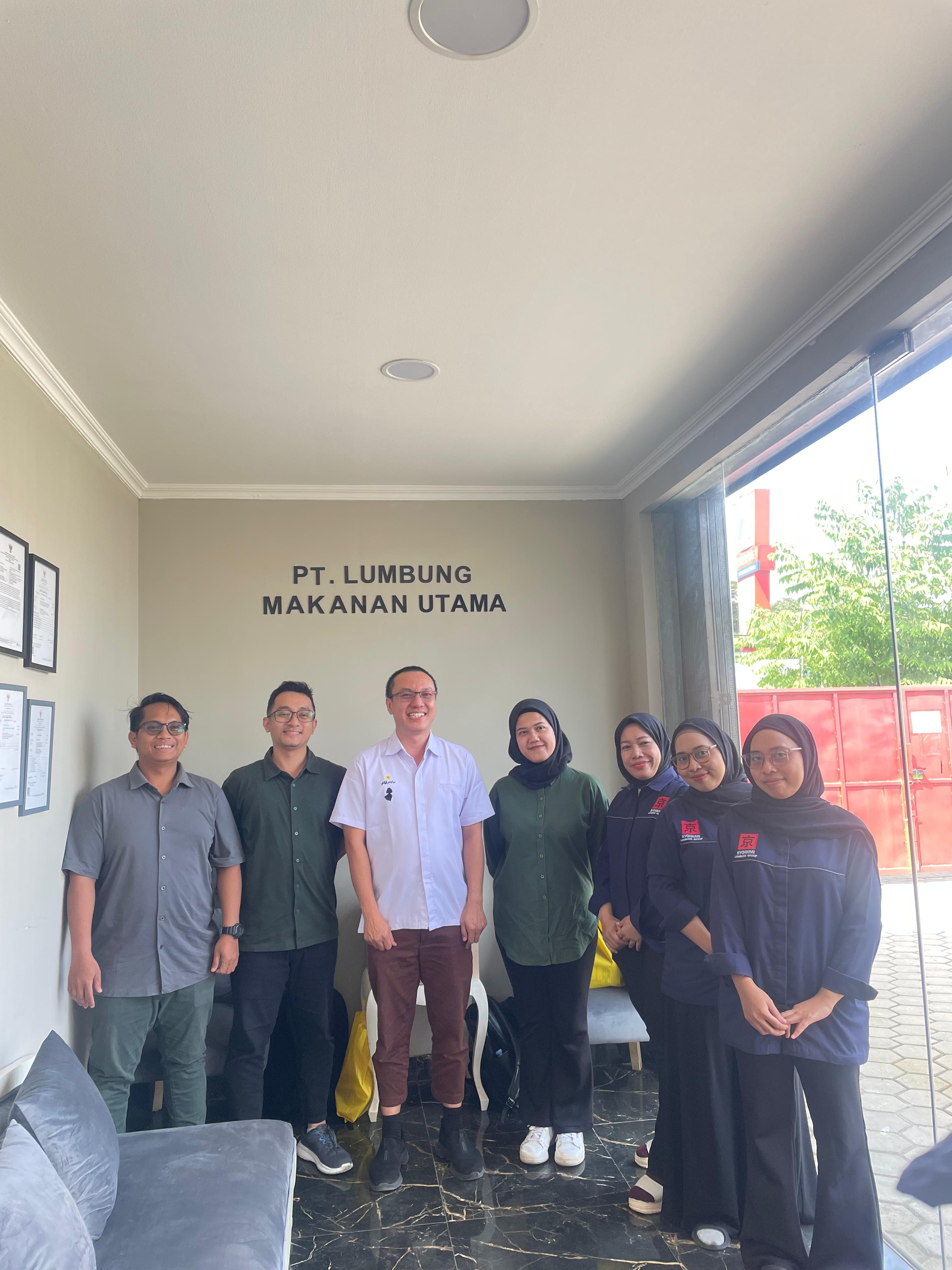 Photo with Marugame customer